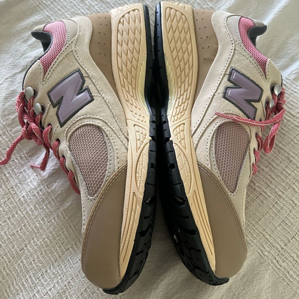 New Balance Beige and Pink Sneakers - Picture 8 of 9
